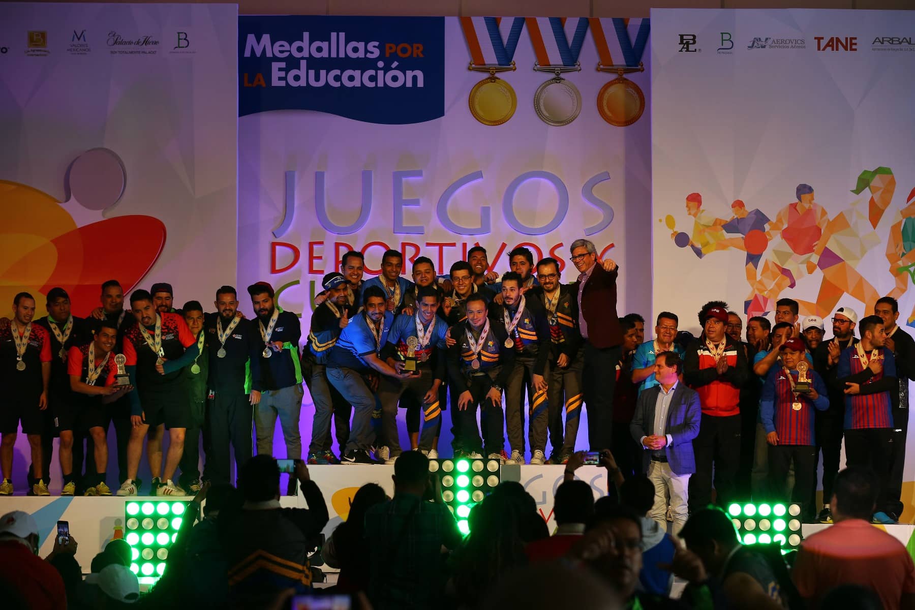 medallas por la educacion ceremonia